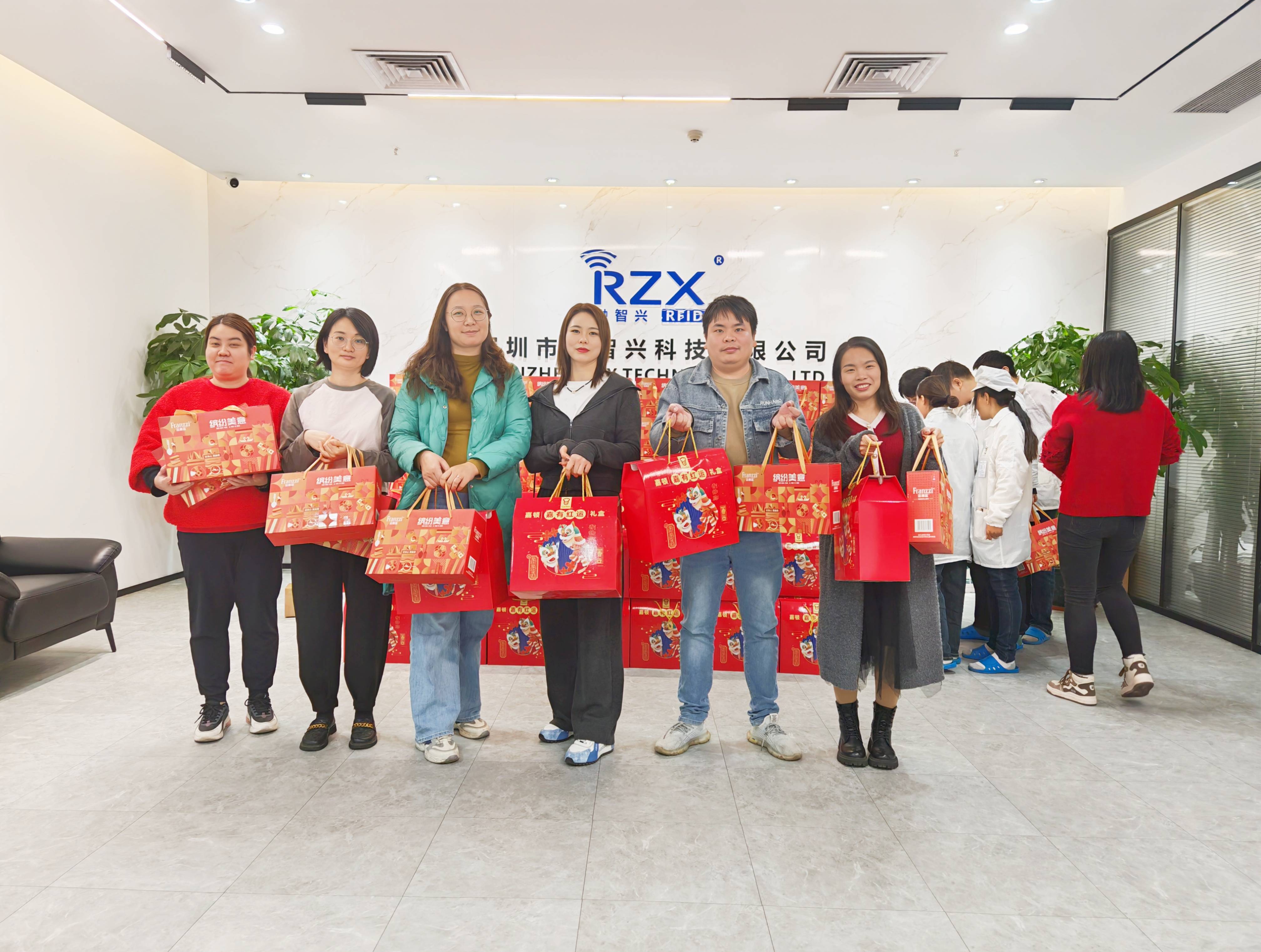 溫暖相伴，感恩有你 | 融智興科技暖心福利發(fā)放